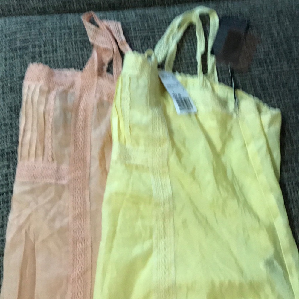Sleeveless tops